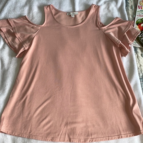 Green Envelope Tops - Green Envelope Cold-Shoulder Ruffled Blouse- M